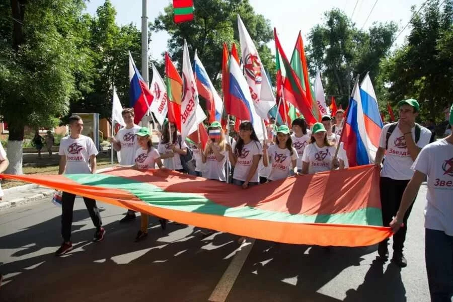 Граждане Молдовы добираются до участков на свои кровные. А обвинить их в 